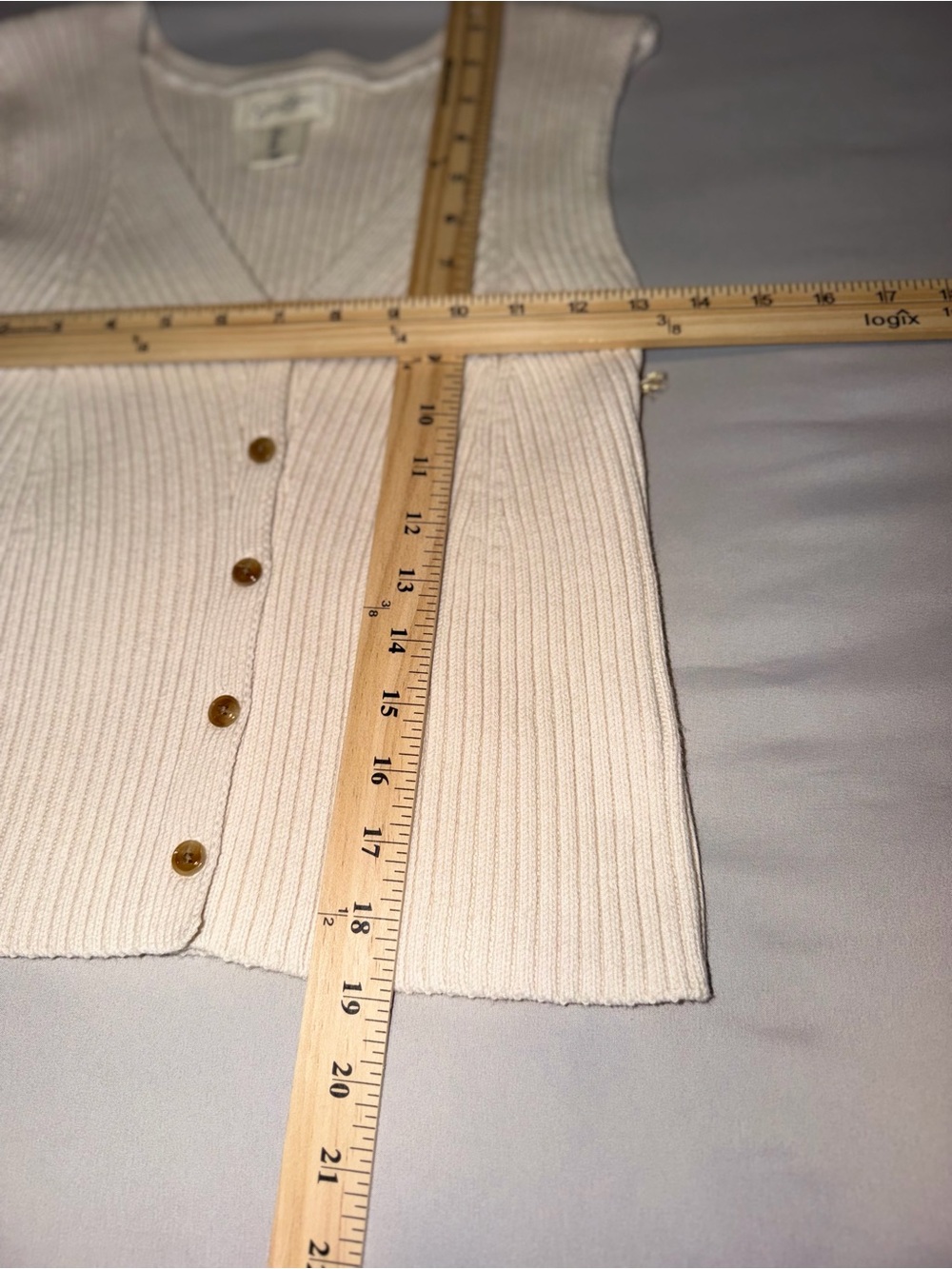 Jessica Simpson Cream Ribbed V-Neck Button Tank - Picture 4 of 6